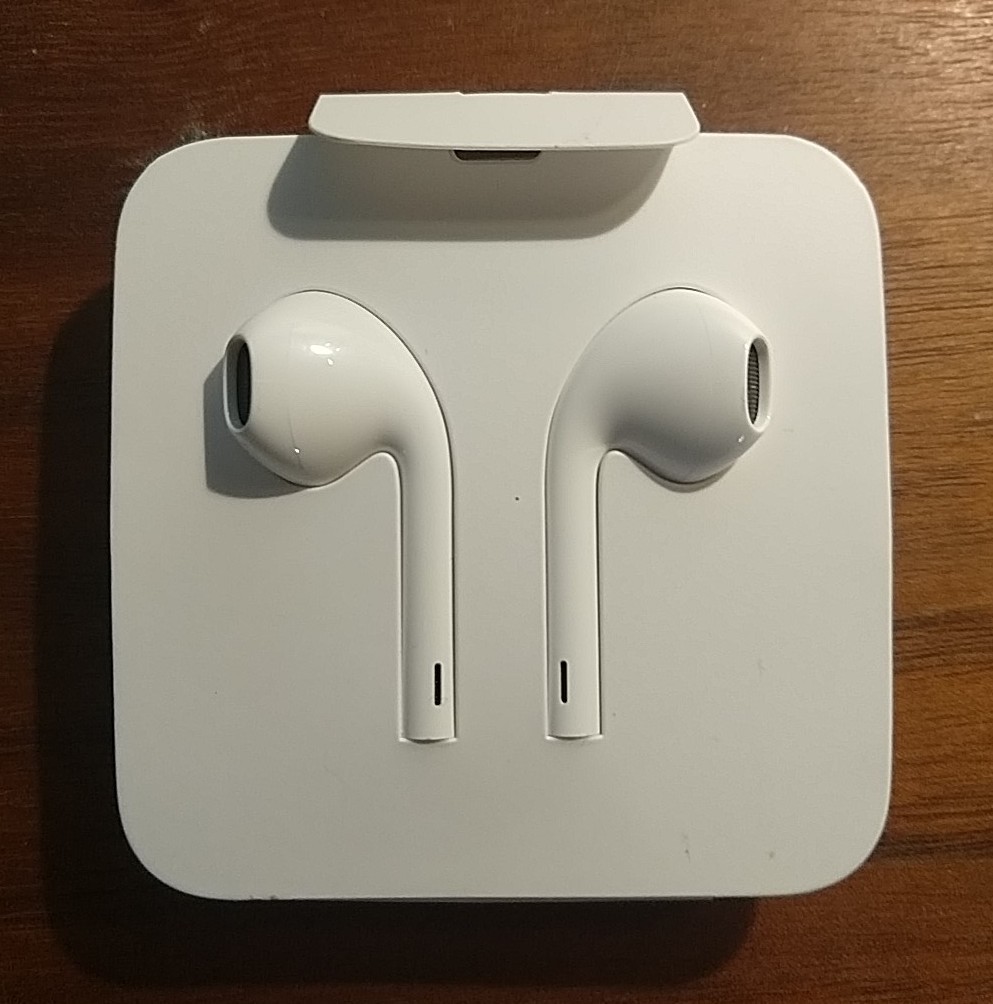 OEM Authentic APPLE EarPods (Lightning Connector) WIRED for Ipod, Iphone