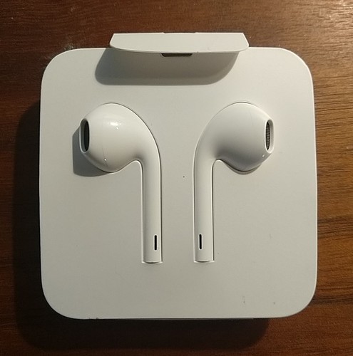 OEM Authentic APPLE EarPods (Lightning Connector) WIRED for Ipod, Iphone