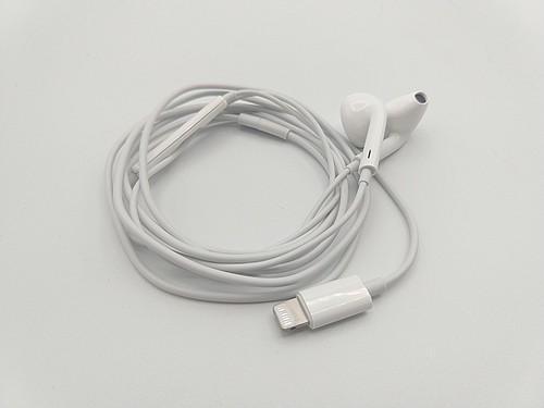 Apple EarPods with Lightning Connector In Ear Canal Headset - White NEVER USED